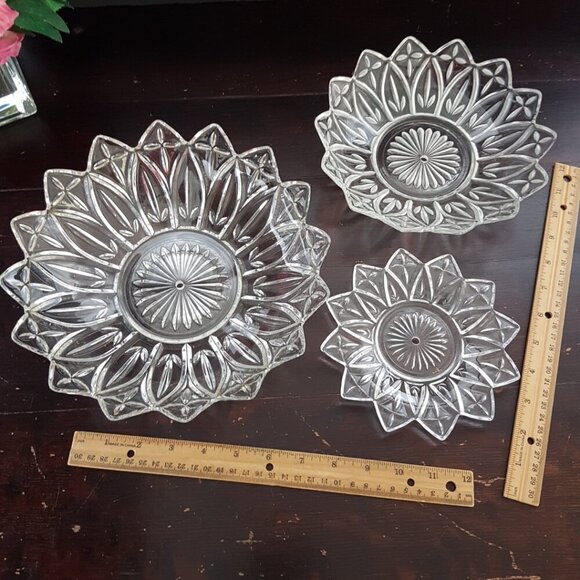 Hand Crafted 3 Tier Federal Glass Petal Flower Cake Stand Tea Party Fruit Bowl - Picture 9 of 14